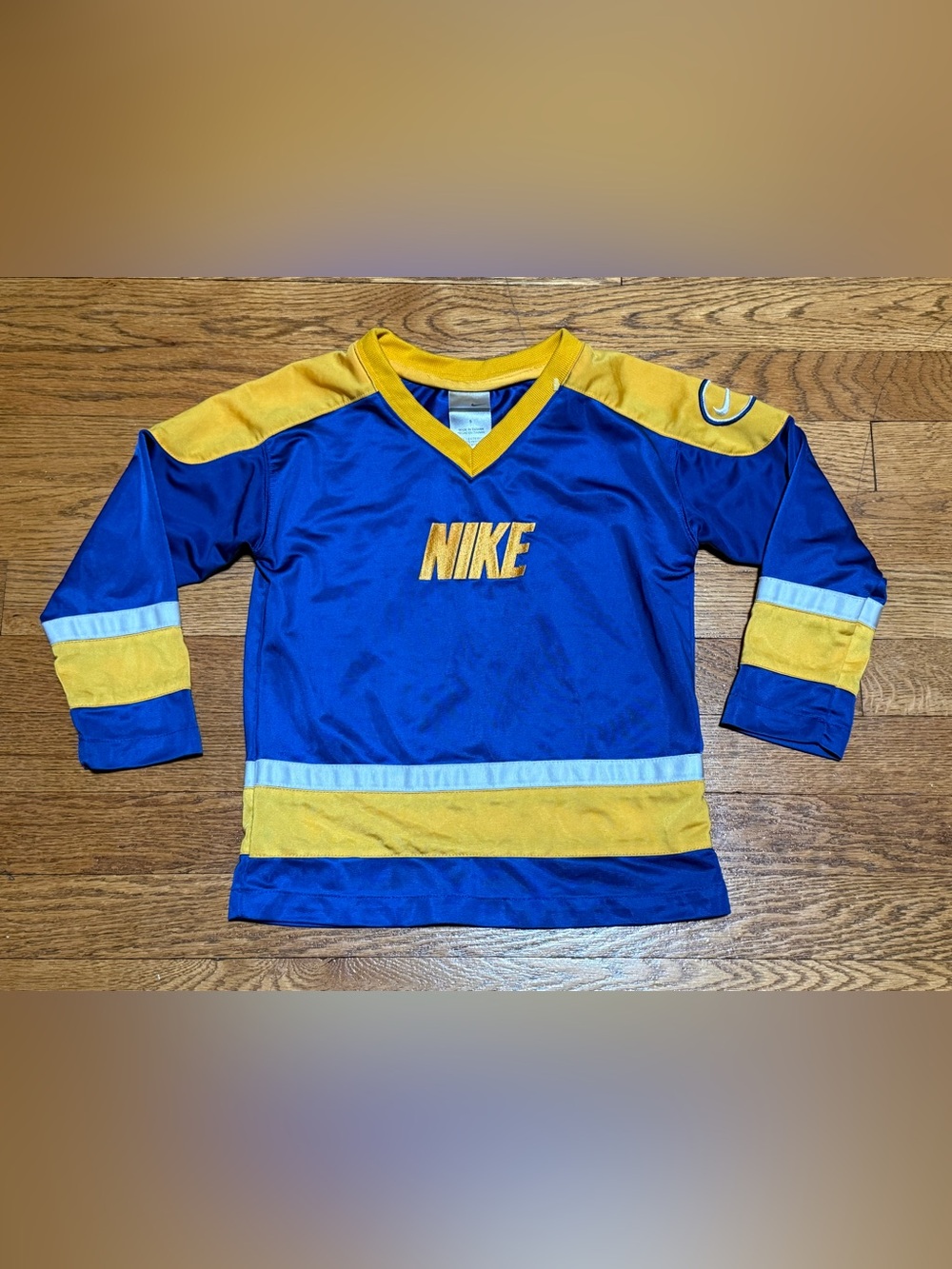 Vintage Y2K Kids (Size 5) Nike Blue/White/Gold Hockey Jersey